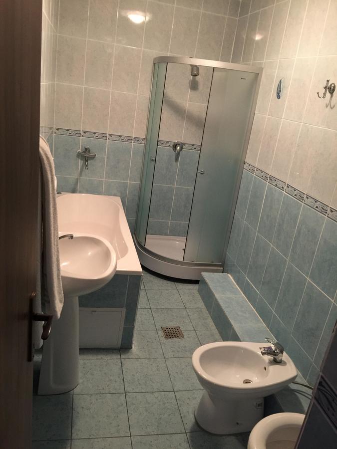 Hotel Rares Botoşani Eksteriør bilde