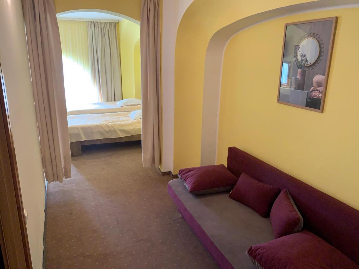 Hotel Rares Botoşani Eksteriør bilde