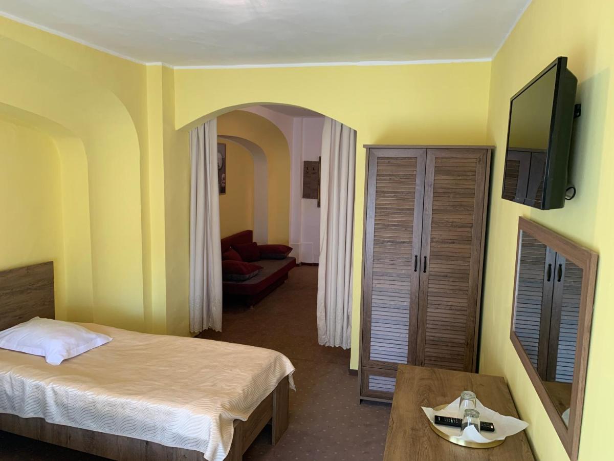 Hotel Rares Botoşani Eksteriør bilde