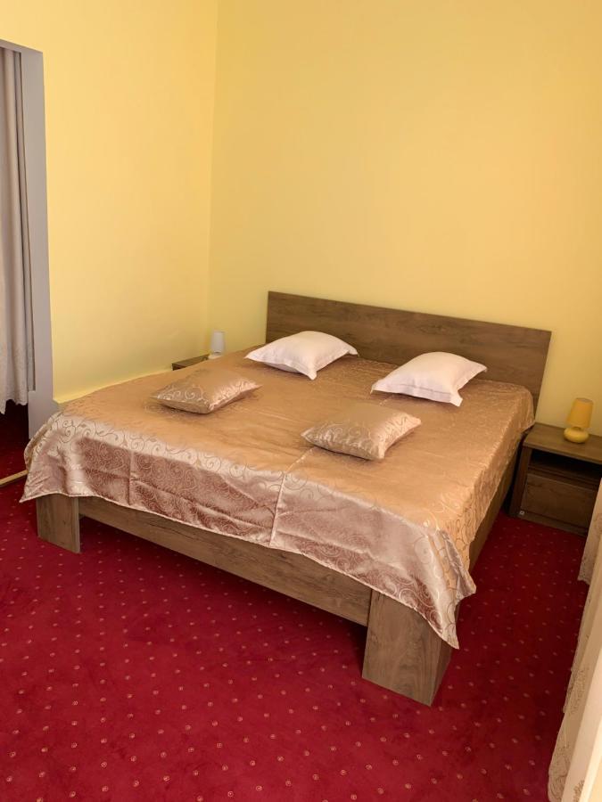 Hotel Rares Botoşani Eksteriør bilde