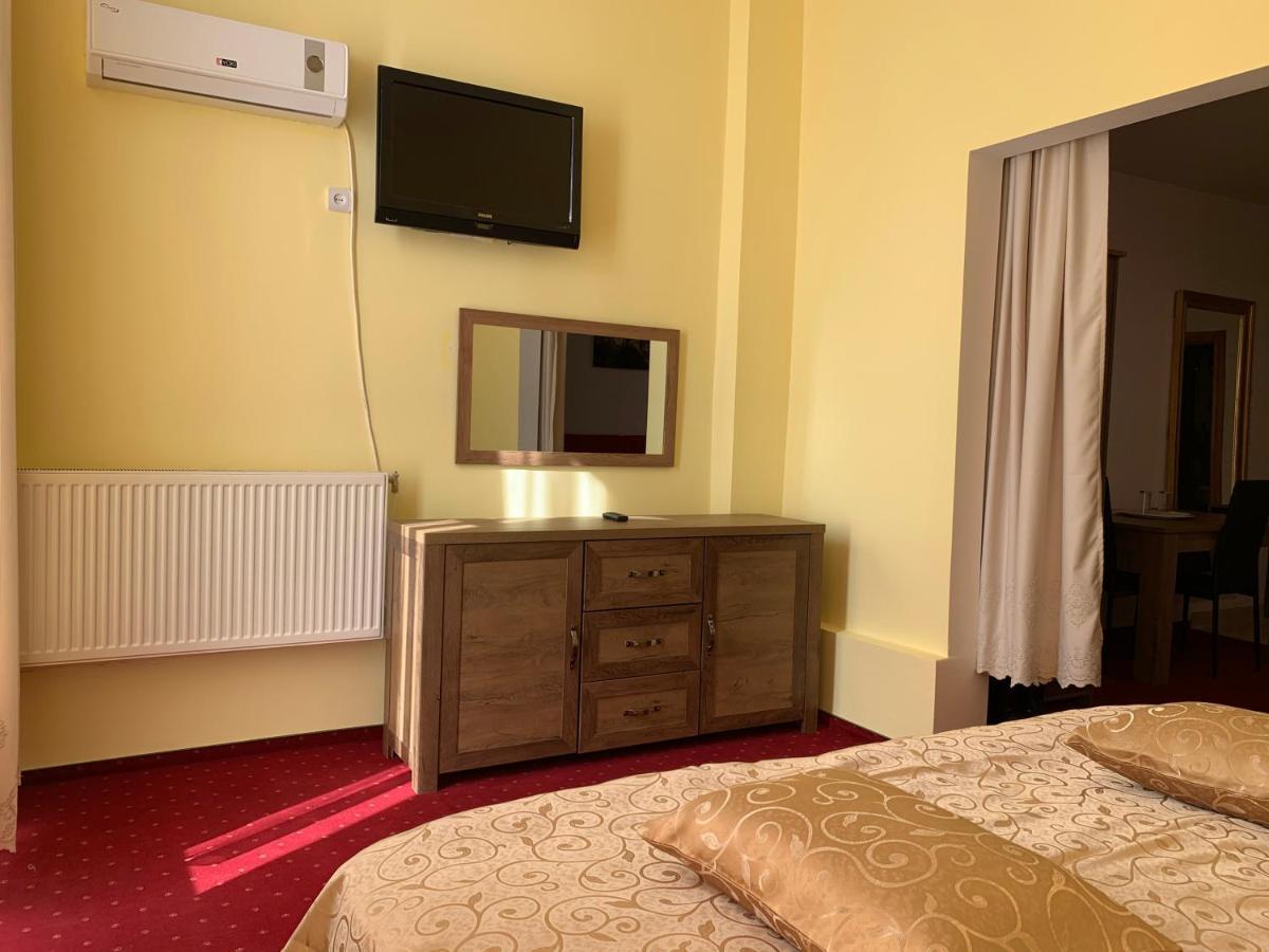 Hotel Rares Botoşani Eksteriør bilde